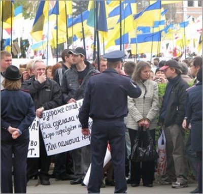 В Харькове на митинге авто сбило человека?