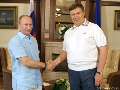 Путин хочет видеть Януковича за решеткой