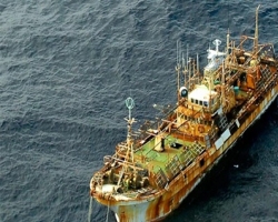 В США потопили японский "корабль-призрак"