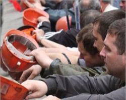 Луганские шахтеры объявили забастовку на 72 дня