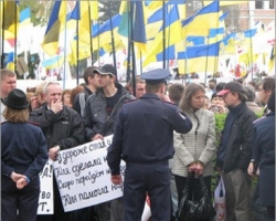 В Харькове на митинге авто сбило человека?