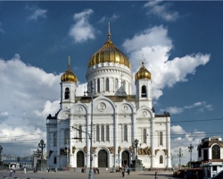 В Москве неизвестные разбросали листовки в храме Христа Спасителя
