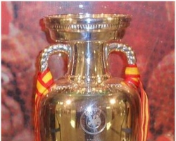 Главный трофей Евро-2012 ожидают в Киеве