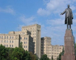 В Харькове на площади Свободы монтируют фан-зону Евро-2012