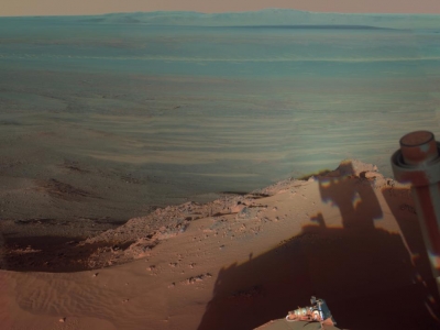 Марсоход сделал панорамный снимок большого кратера Индивор (фото)