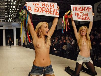 В иностранной прессе похвалили украинских "Femen"