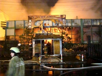 В центре Луганска сгорело летнее кафе