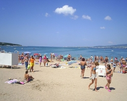 СЭС разрешила купаться только на половине украинских пляжей