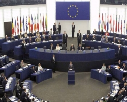 Европарламент требует освободить Тимошенко и Луценко до выборов