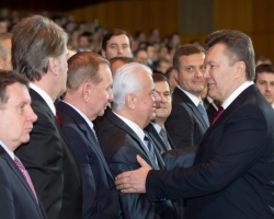 Цель оппозиции - отстранить Януковича от власти