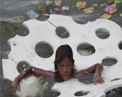 На Филиппинах тайфун Мавар - погибло 3 детей