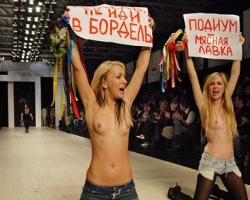 В иностранной прессе похвалили украинских "Femen"