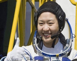 Завтра в Китае в космос полетит первая женщина-астронавт