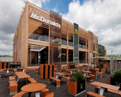 В Лондоне появился самый большой и "экологичный" McDonald's в мире