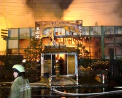 В центре Луганска сгорело летнее кафе