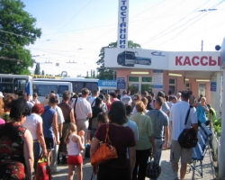 "Укрзализница" советует покупать билеты в Крым заранее 