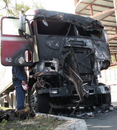На Сумщине в СТО сгорело шесть грузовиков