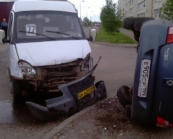 В Николаевской области маршрутку  протаранила легковушка: водитель погиб, еще 10 раненых