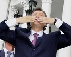 Азаров жалуется на жизнь и сочувствует Януковичу