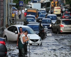 В массовых потопах на Украине виновны коммунальные службы