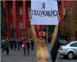 Одна из Pussy Riot: мы не одобряем спиливание креста девушками из FEMEN