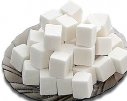 Несмотря на то, что Азарову некуда девать сахар, «Укрцукор» предрекает подорожание на 10-15%