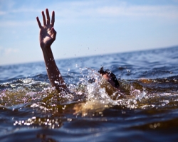 Утонул пьяный россиянин, переплывавший озеро «на спор»