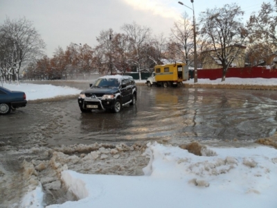 Не запланированный каток в Киеве обязан прорвавшей трубе