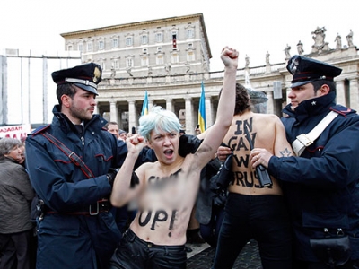 Активистки Femen сорвали богослужение Бенедикта XVI