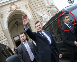 Охранники Януковича подрабатывают на автомойке?