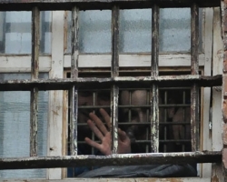 15 заключенных колонии зашили себе рты в знак протеста