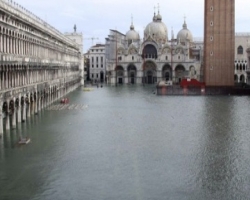 Венецию затопило на 80%
