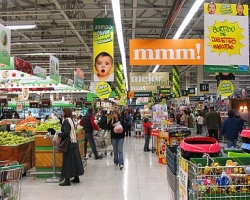 Мужчина справил нужду на детские товары в супермаркете