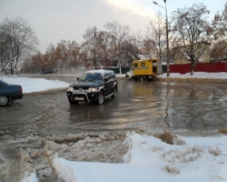 Не запланированный каток в Киеве обязан прорвавшей трубе