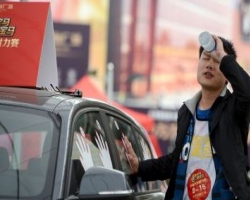 Китаец развлекался тем, что сбивал детей на машине – 23 человека